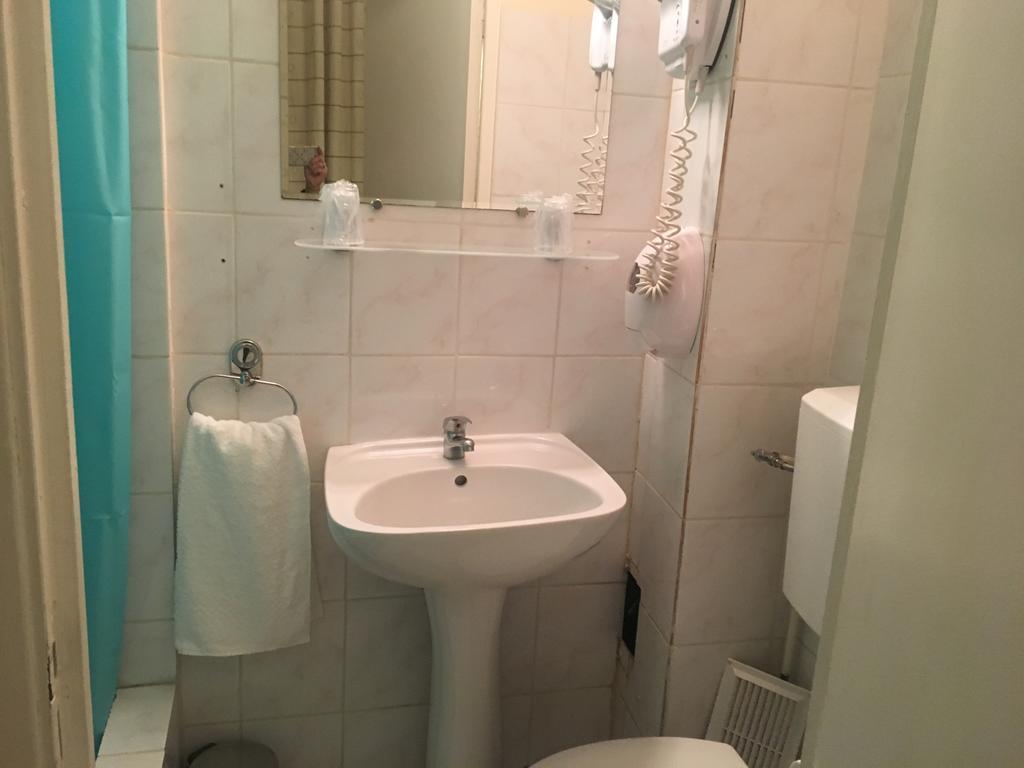 Hotel Relax Марсель Экстерьер фото