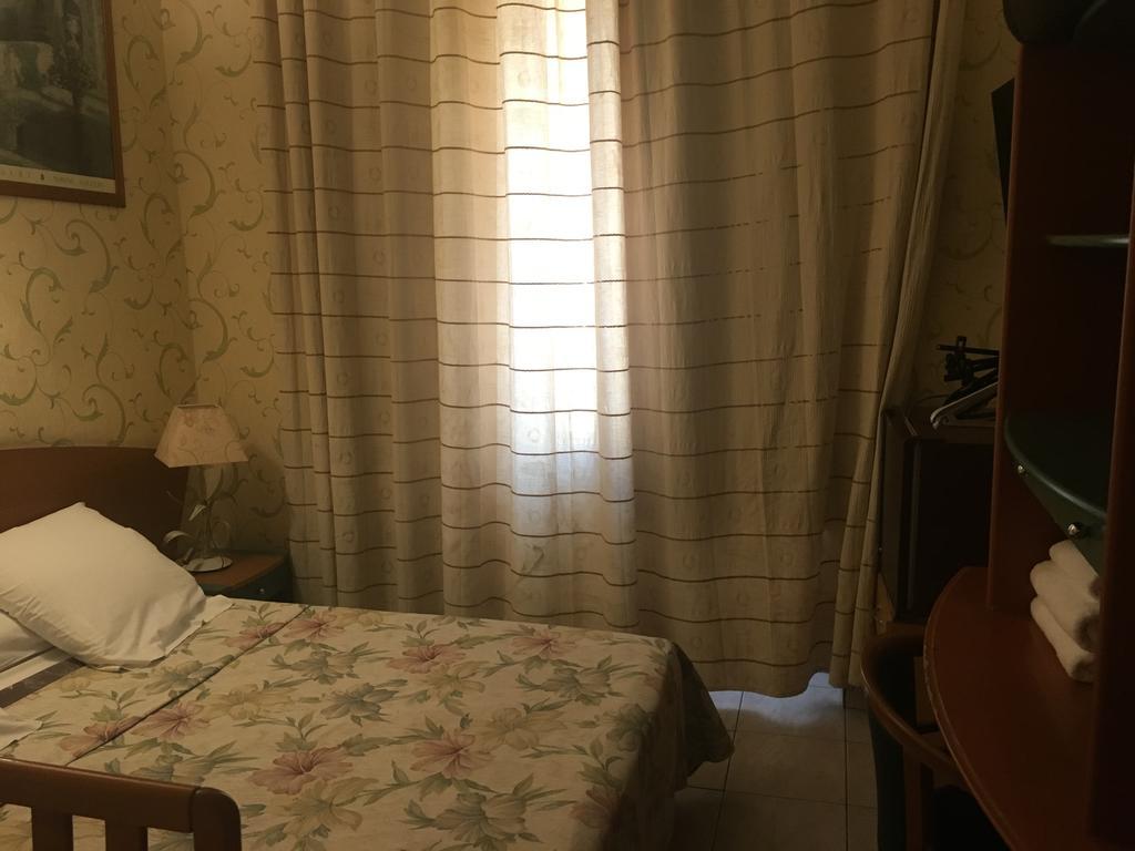 Hotel Relax Марсель Экстерьер фото