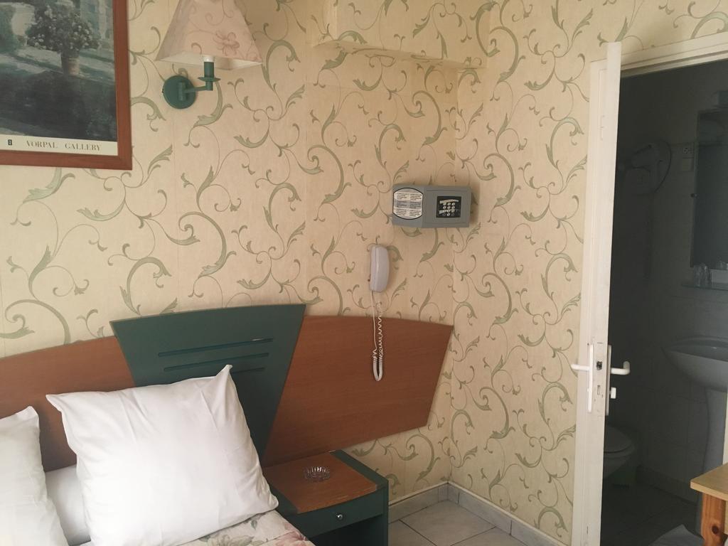 Hotel Relax Марсель Экстерьер фото